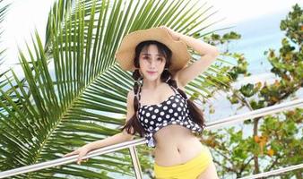 爱蜜社 – 探索蓝夏Akasha女仆写真：谁说壁纸不能有点俏皮？