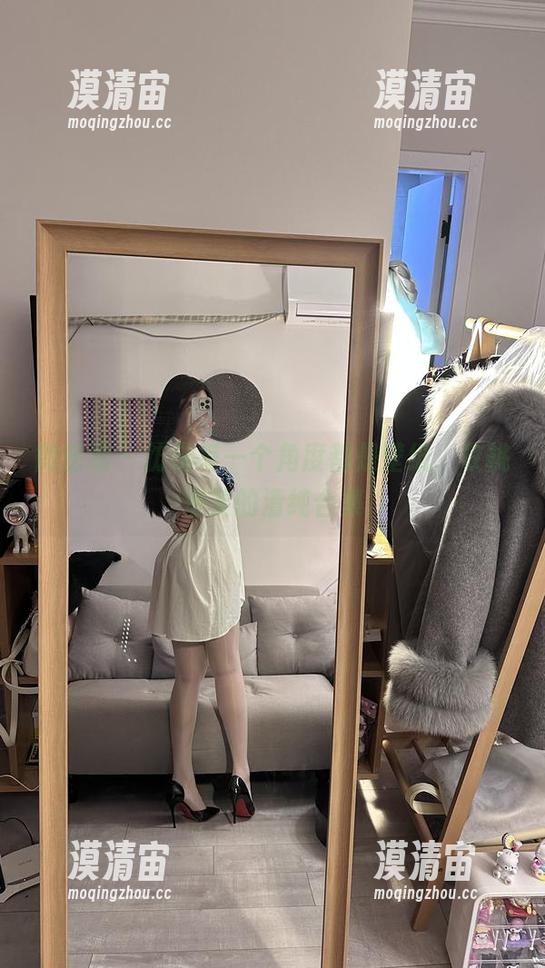 微密圈 - 彷佛每一个角度都是壁纸，玫桃泡芙的清纯合集