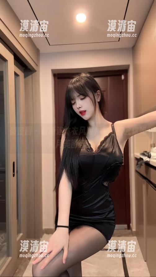 微密圈 - 最新连体衣风潮，琳铛铛教你如何用美图俘获心！