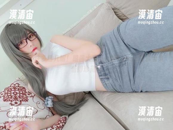 让人忍不住多看几眼！眼酱大魔王w的Fantia写真合集值得珍藏！