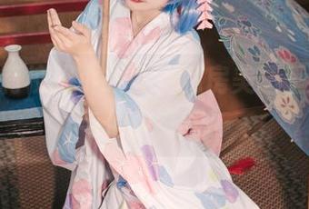 神沢永莉校服小故事，私房美图里的清纯与俏皮交织！
