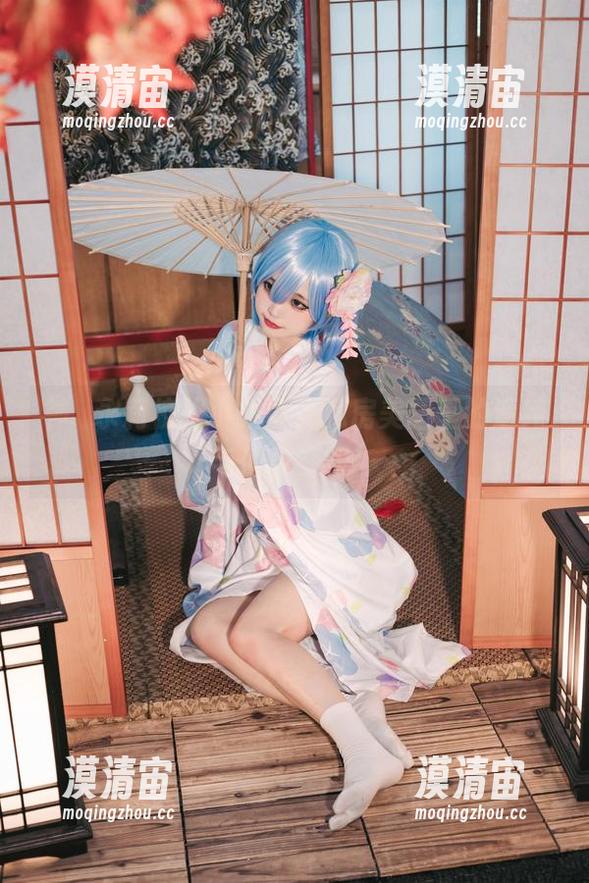 神沢永莉校服小故事，私房美图里的清纯与俏皮交织！