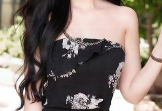秀人网 – Emily顾奈奈与她的红裙：看，似乎红色在屏幕上跳舞！