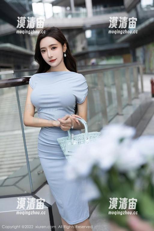秀人网 - Mina米娜的户外写真：福利不断，探索每一个角落的美！