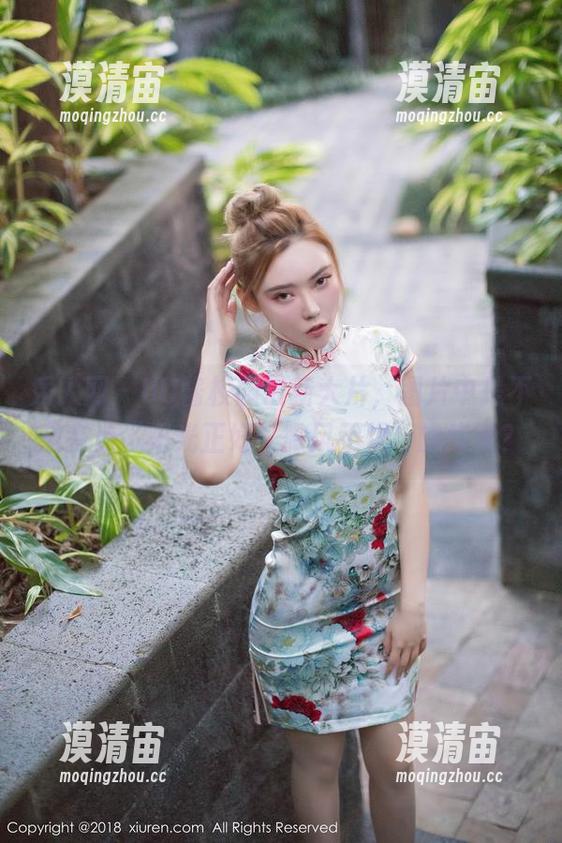 秀人网 - UU酱校园最新大片，图片中是不是有点“阳光正好，微风不燥”的感觉？