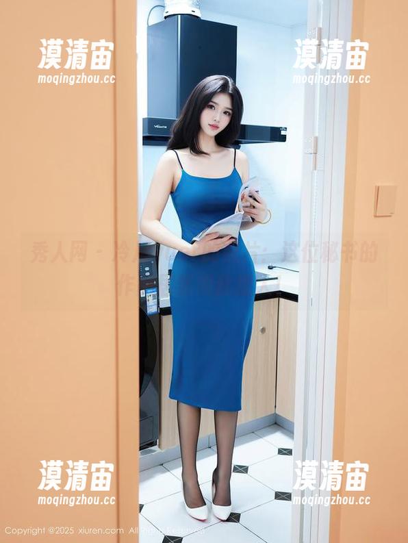 秀人网 - 冷月yuer的照片：这位秘书的作品居然如此撩人！