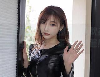 秀人网 – 南乔红裙写真图册：风吹裙摆时，我只想让这件事重复101遍！