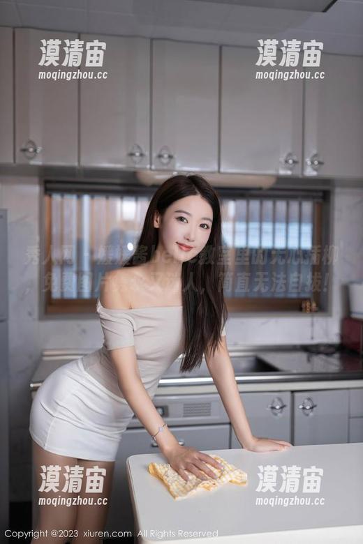秀人网 - 媛媛酱belle教室里的无心插柳，免费图片隽永又迷人，简直无法自拔！