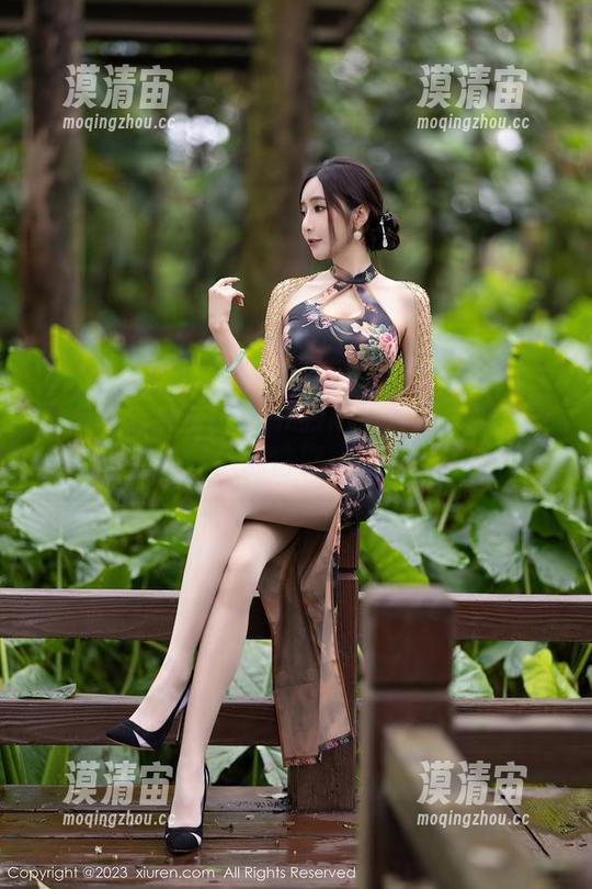 秀人网 - 安然儿的礼服高清套图：穿上以后，仿佛特别有魅力？