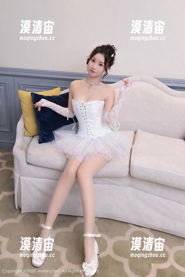 秀人网 - 小兔纯纯和她的皮衣图包：明明是拍照，怎么让我觉得像在看一个故事？