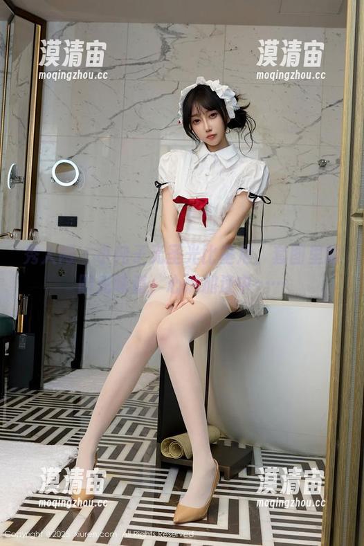 秀人网 - 小纯子无圣光比基尼，套图里的阳光味道，心跳加速中……