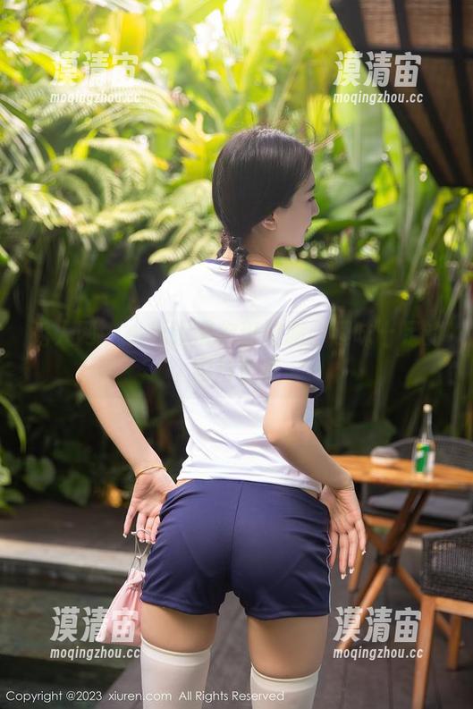 秀人网 - 小逗逗带你逛校服：趣味十足的图片合集