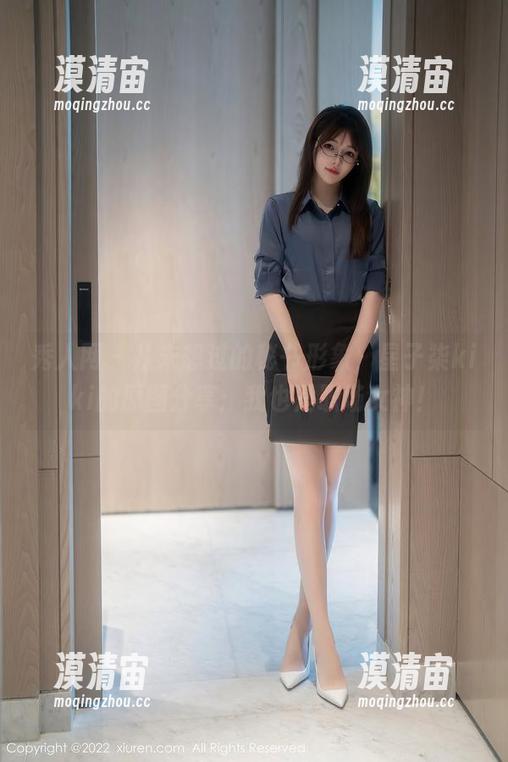 秀人网 - 从未想过的秘书形象，星子柒kiki的原图分享：我也是职场女神！