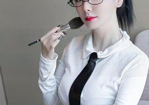 秀人网 – 空姐杨可可coco最新大片：这身制服不只为飞吧，我的天！
