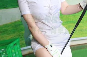 秀人网 – 最新上架！柚柚小奶瓶的护士写真，优雅与稚气并存，简单却很吸引目光。