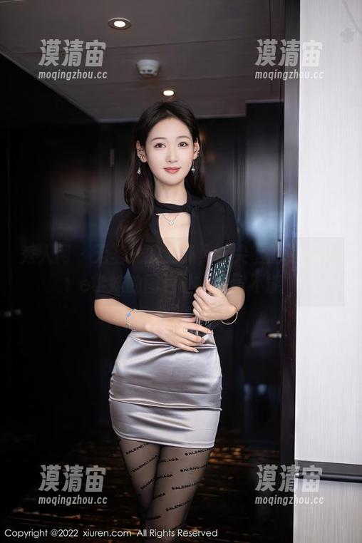 秀人网 - 无圣光的意外，舌尖上的菊花ace学妹的图包让人欲罢不能