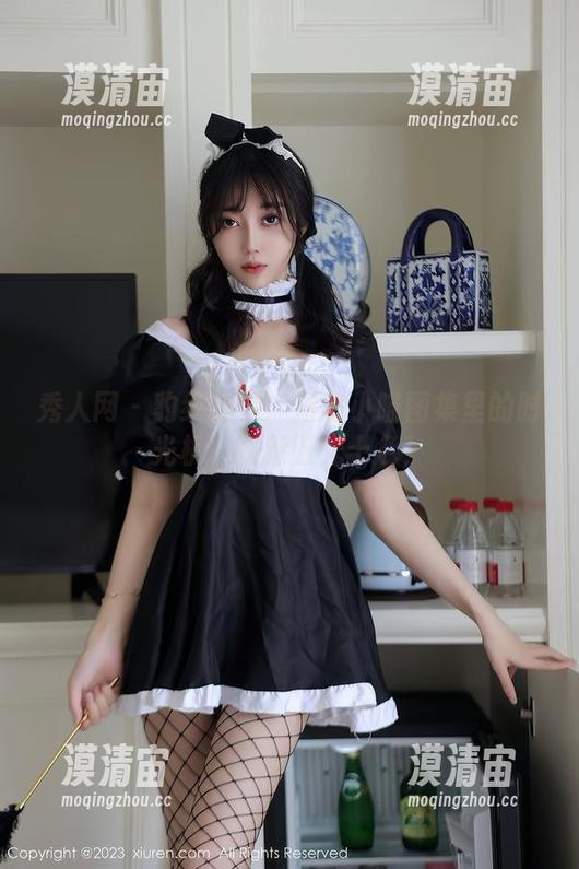 秀人网 - 豹纹迷情：露露小喵图集里的时光机，资源五光十色！