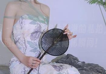 秀人网 – 透过麦琪绫冰激淋的私拍，发现透明背后的那些隐秘瞬间！