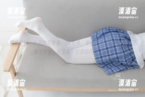 紧急企划 - 小恩的写真集：JK经典，来看看这个高中女生今天穿了什么，简直像个行走的校服展览！