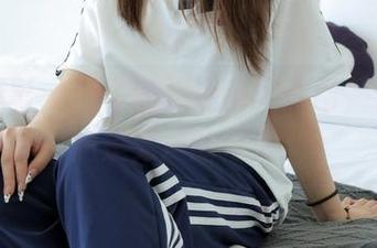 绮梦摄影 – 团子的裸足系列原图，合集里满是无声的低语。