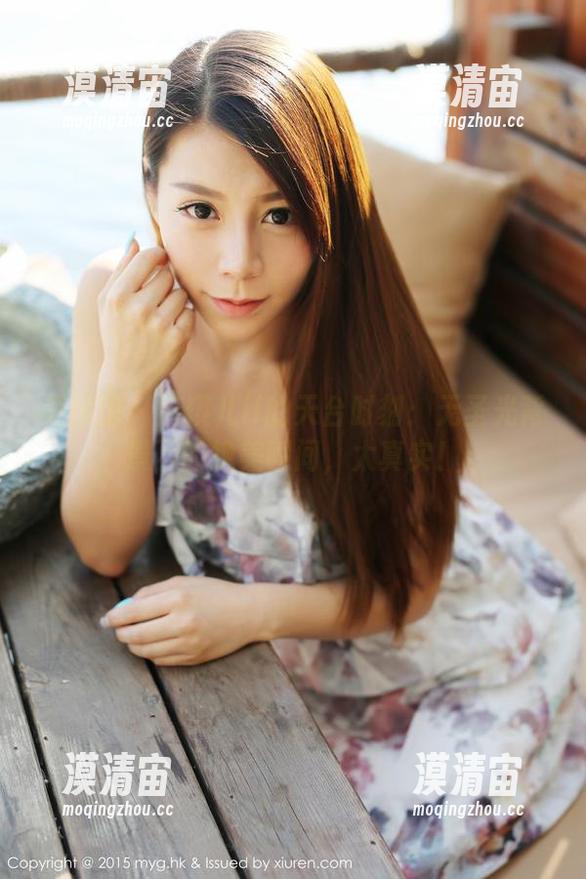 美媛馆 - 唐琪儿il的天台时刻：无圣光背景下的绝美瞬间，太真实！