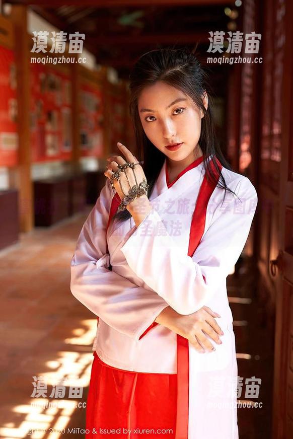 蜜桃社 - 初月的万圣节之旅：分享图库中的万圣魔法