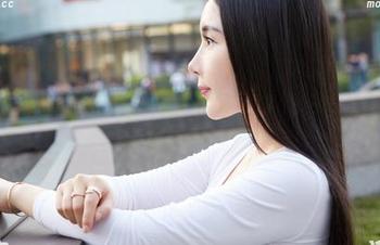 蜜桃社 – 这些图片让人心跳加速，桃乃香Tina的白丝就这样悄悄分享了。