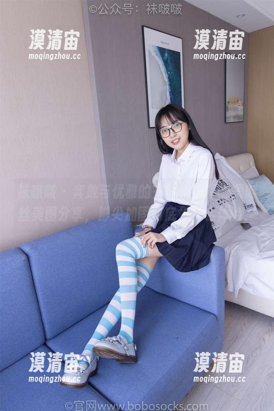 袜啵啵 - 奔放与优雅的交融，小淳的短肉丝美图分享，脚尖加固到底是什么体验？