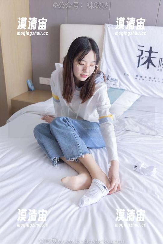 袜啵啵 - 一张原图引发的油亮甜甜圈讨论：你pick哪个姿势？