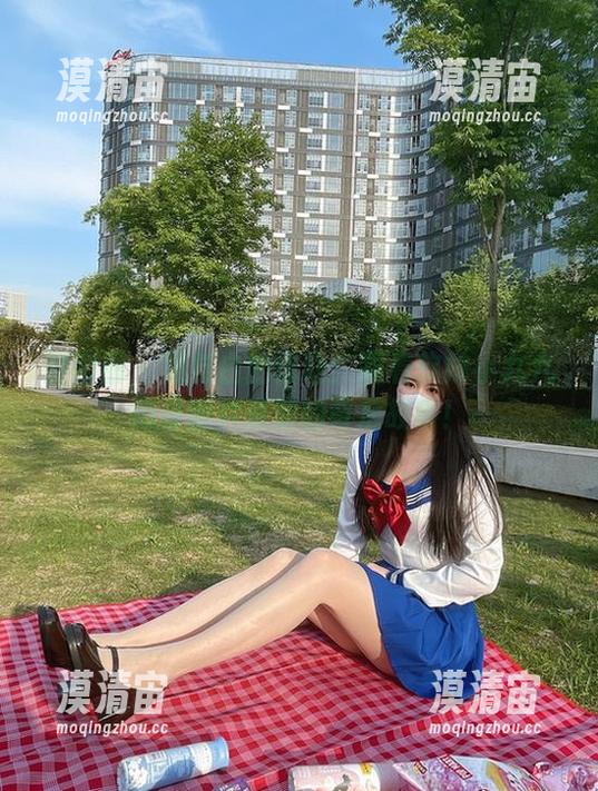 微密圈 - 黑与白的悸动：跟着软妹小九九追寻图片资源的背后故事！