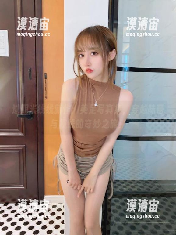 过期米线线新作：美足写真集，穿越味蕾与视线的奇妙之旅！