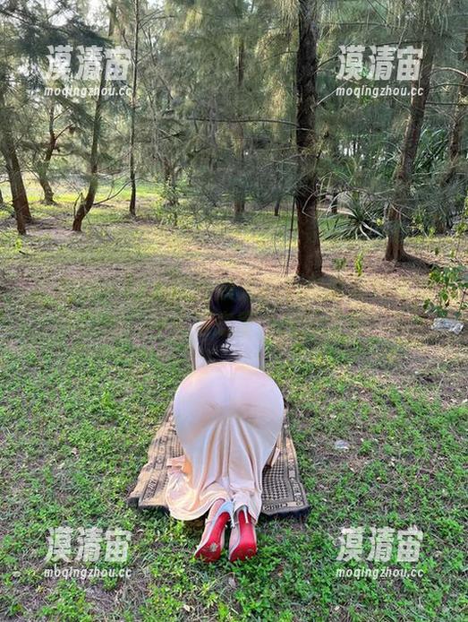 微密圈 - 迷人的五姨太的私房泳装其实也是一种生活态度，缓缓而来