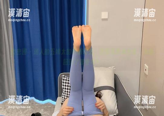 微密圈 - 迷人的五姨太的校服幻想：这份写真集分享，仿佛回到了那些年！