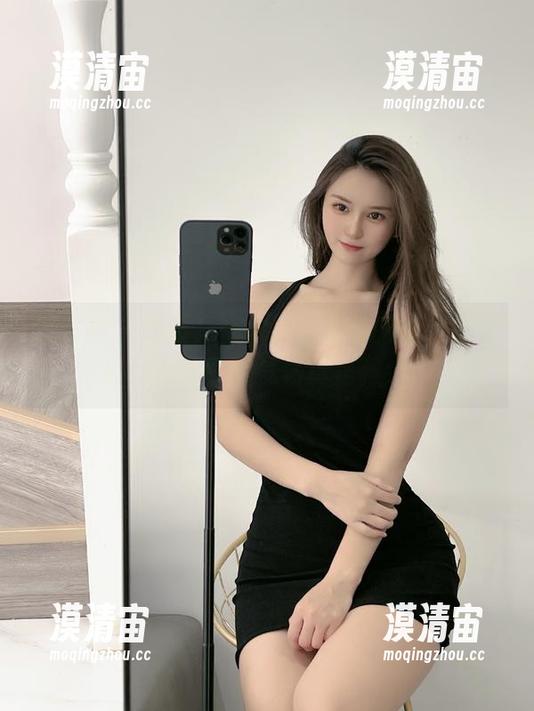 微密圈 - 哇哦，陈大小姐的私拍黑丝正泰装，原图里的气场真是强大！