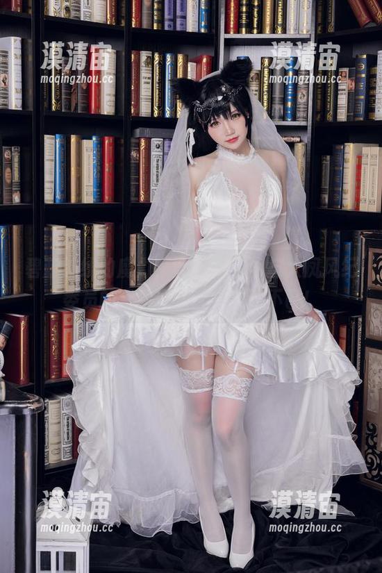 碧蓝航线的魔力，雪晴Astra与大凤风纪委员的写真资源让人心动不已！