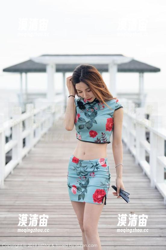 魅妍社 - 当糯美子Mini穿上白衬衫，整个世界都静止了！分享几张图片，你会明白什么叫‘视觉魅力’！