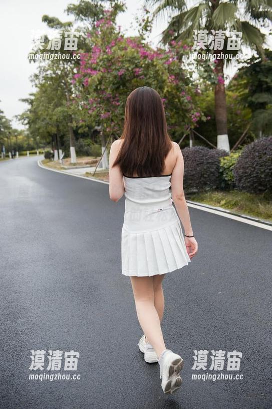魔镜街拍 - 婷婷的粉裙日常，最新套图，销售主管的轻松风格