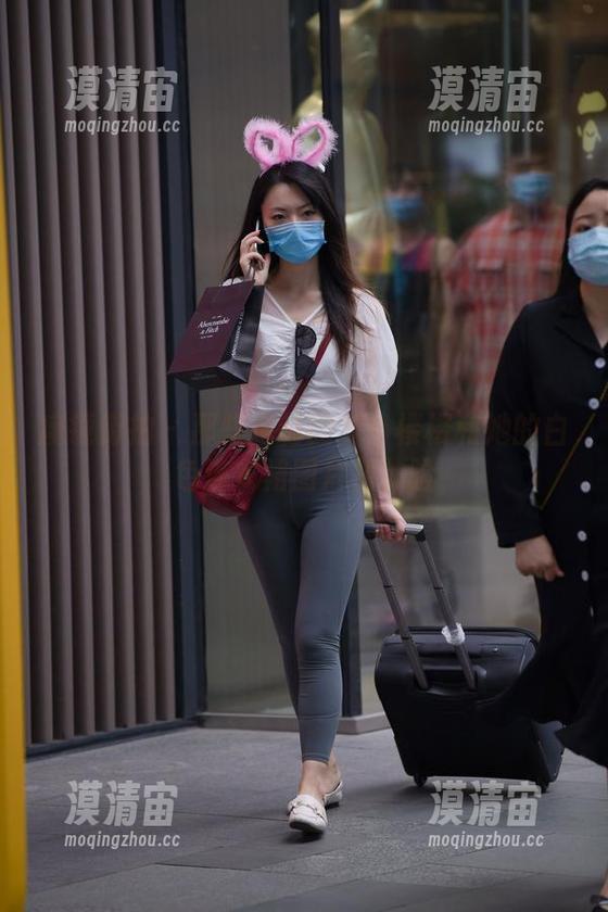 魔镜街拍 - 那些定制的梦：楼楼和她的白色连衣裙图片初体验