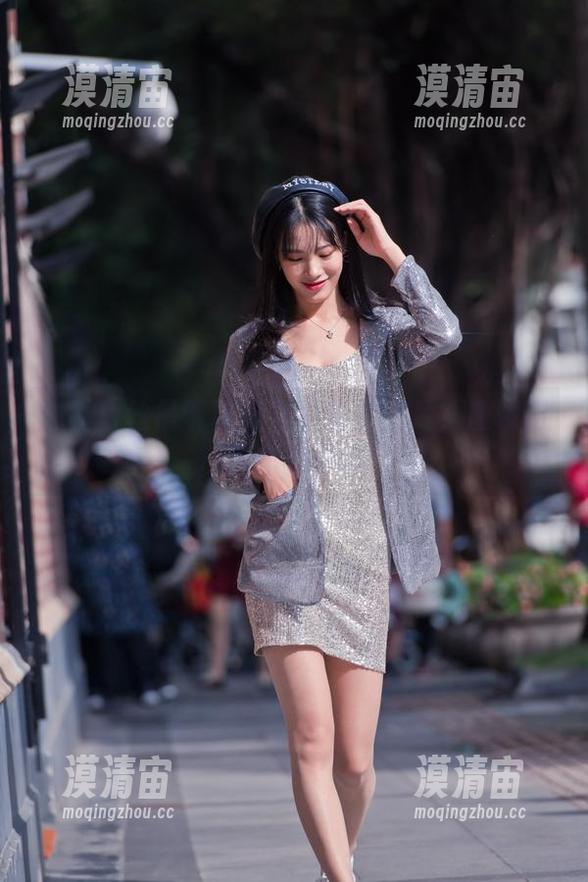 想看白丝吊带袜美女的免费图片？魔镜街拍给你想要的！