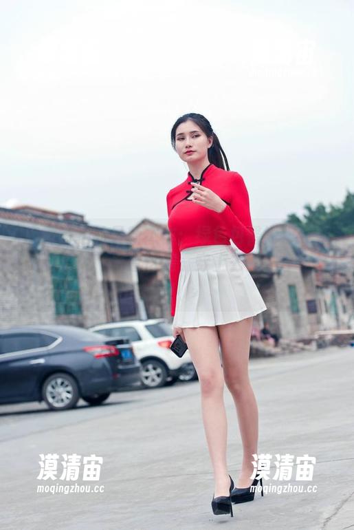 魔镜街拍的最新杰作：绿色包臀短裙长腿美女合集，看看这腿，穿上去就是不一样！